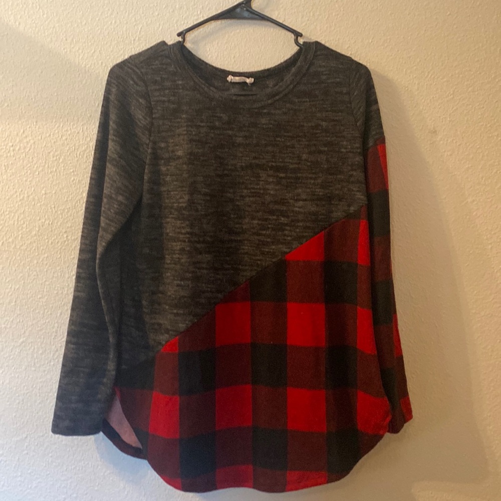 Viamor Buffalo plaid sweater size medium